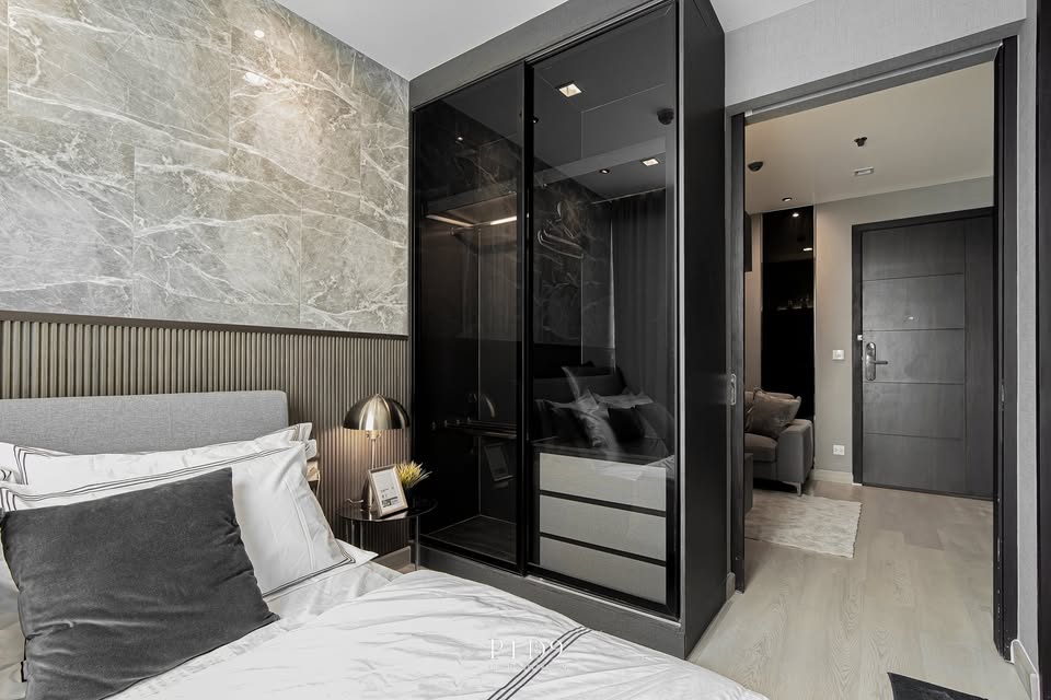 Stunning 1-Bedroom, 1-Bathroom condo in Wish Signature Midtown Siam. 26.65 sqm, modern style, ready to move in. For Sale 4.65M THB or Rent 22K/month.