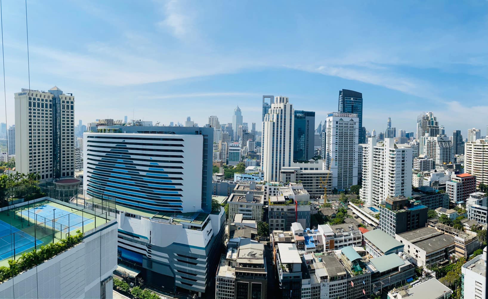 Luxury 1-bedroom condo at Ashton Asoke, 35 sqm, fully furnished, city view, near MRT/BTS, rent for 40,000 baht/month. Immediate move-in!