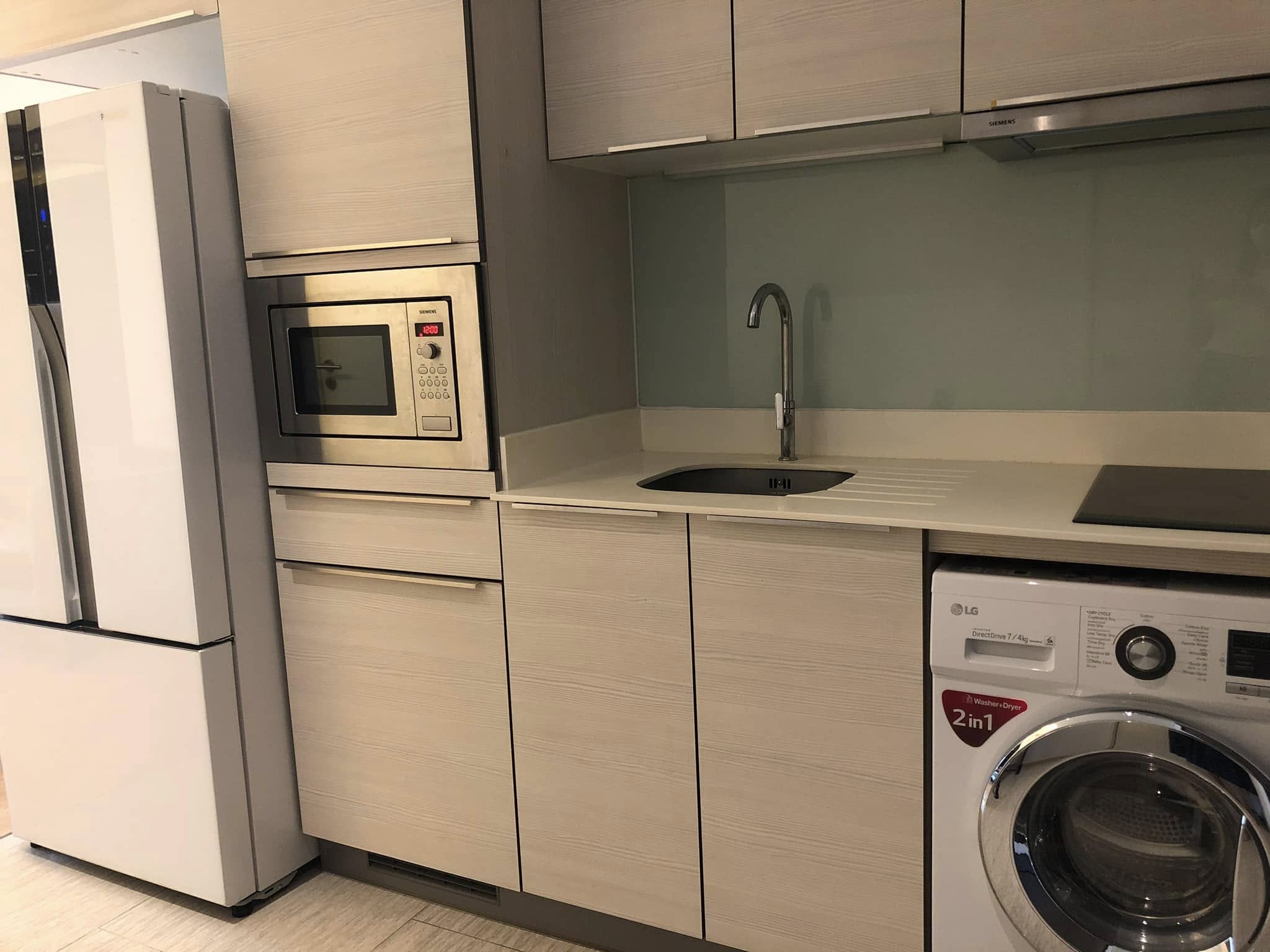 Luxury 1-bedroom condo at H Sukhumvit 43, 43 sqm, fully furnished, near BTS Phrom Phong, The EmQuartier, and Benjasiri Park. Rent: 28,000 THB monthly.