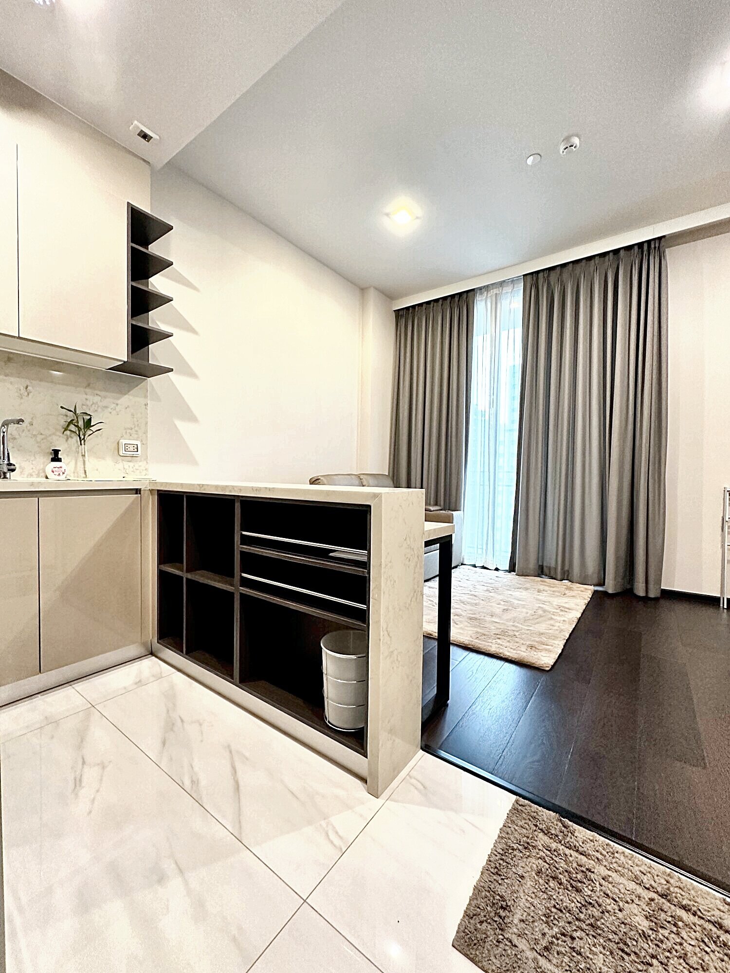Luxurious 1-Bed 1-Bath 43 sqm condo at LAVIQ Sukhumvit 57 for rent at 39,000 Baht. Prime location near Thonglor BTS with premium amenities.