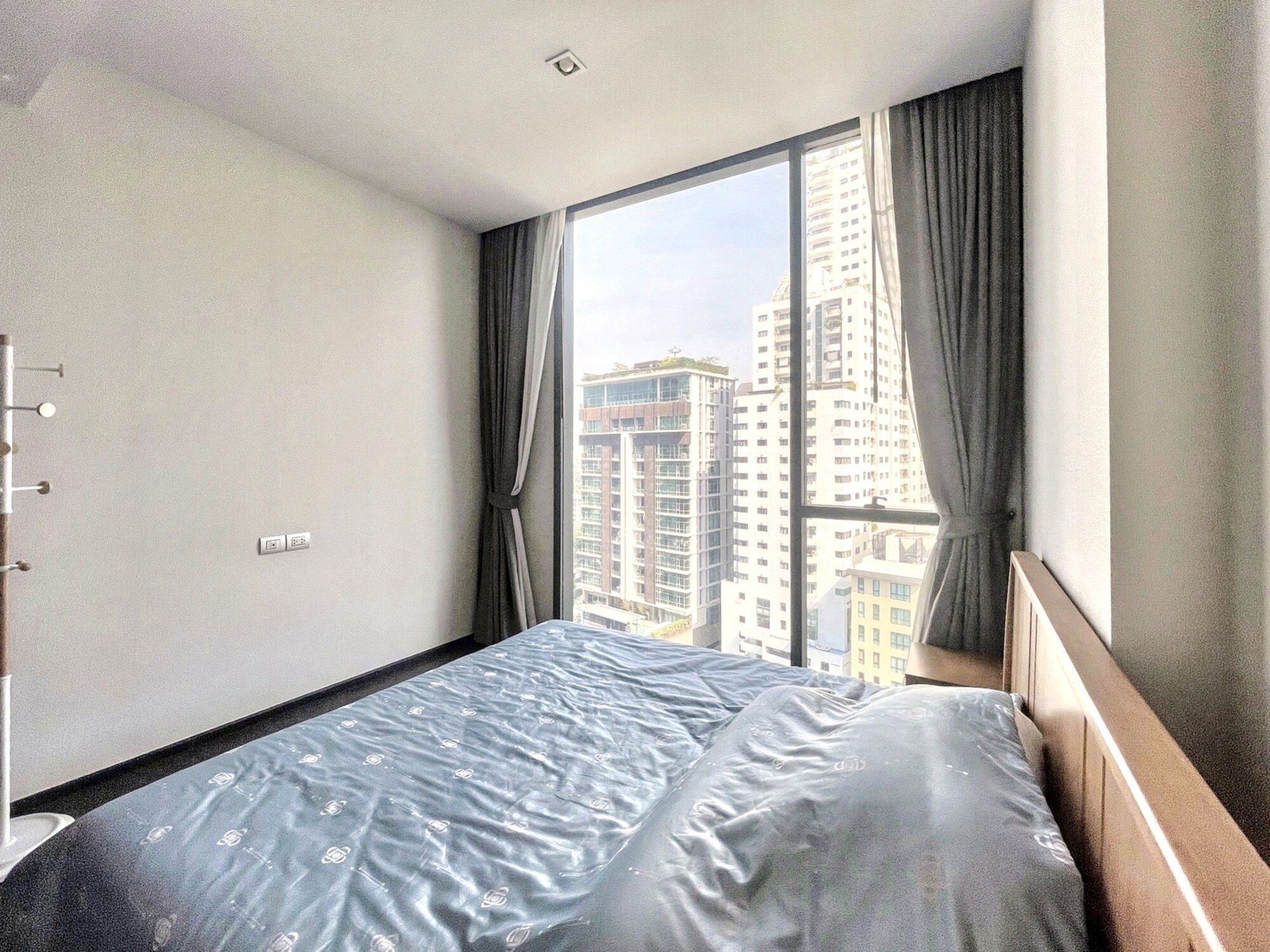 Luxurious 1-Bed 1-Bath 43 sqm condo at LAVIQ Sukhumvit 57 for rent at 39,000 Baht. Prime location near Thonglor BTS with premium amenities.