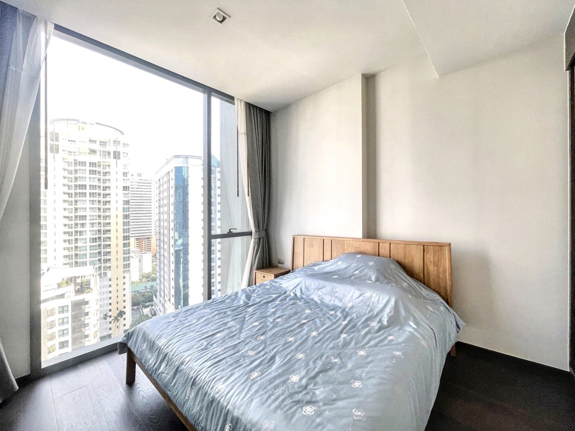 Luxurious 1-Bed 1-Bath 43 sqm condo at LAVIQ Sukhumvit 57 for rent at 39,000 Baht. Prime location near Thonglor BTS with premium amenities.