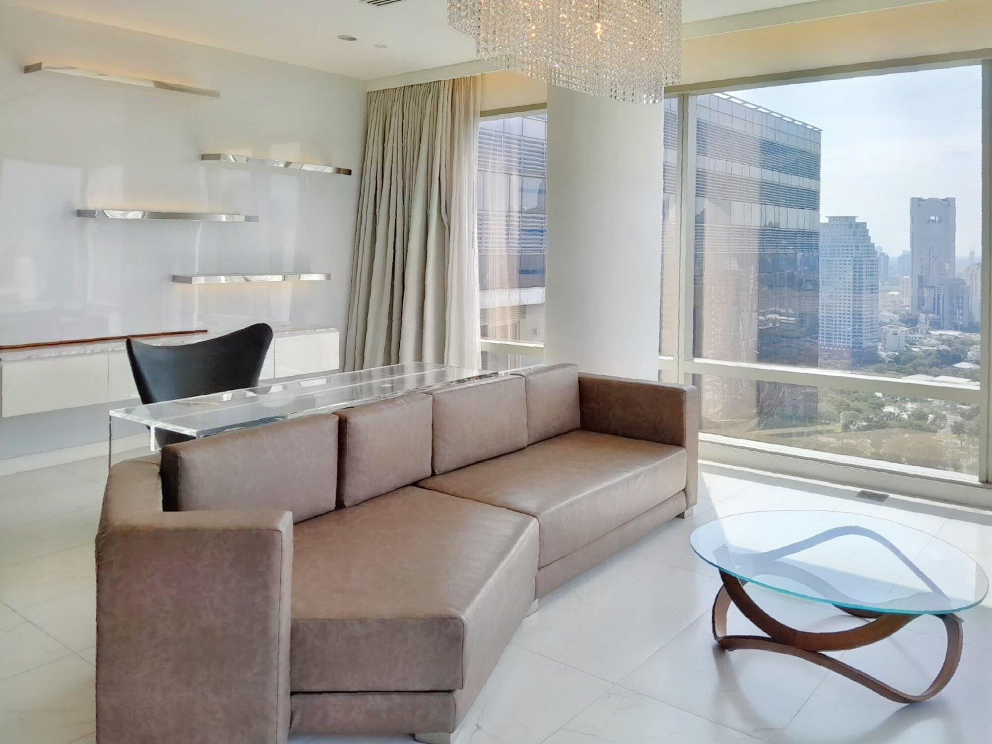 Luxury 2-bedroom 2-bathroom 173.52 sqm penthouse at 185 Rajadamri for rent. High floor, open views, concierge, pool, gym, and library.