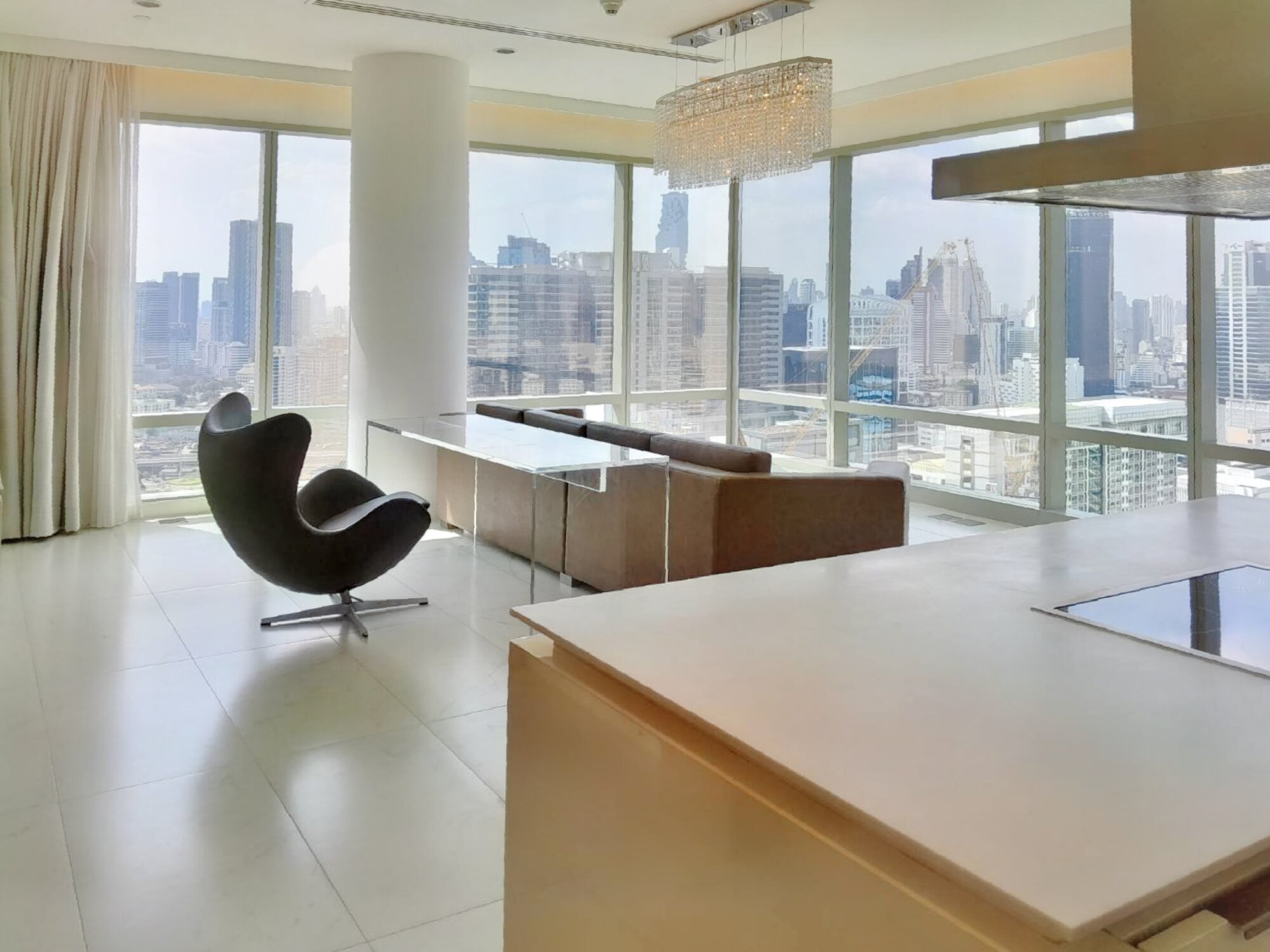 Luxury 2-bedroom 2-bathroom 173.52 sqm penthouse at 185 Rajadamri for rent. High floor, open views, concierge, pool, gym, and library.