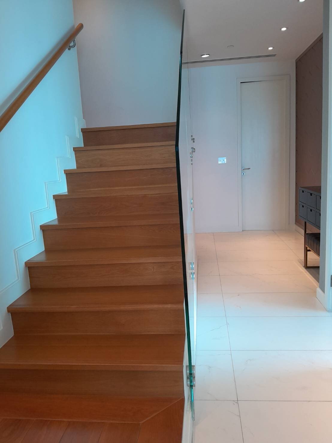 Luxury 2-bedroom 2-bathroom 173.52 sqm penthouse at 185 Rajadamri for rent. High floor, open views, concierge, pool, gym, and library.