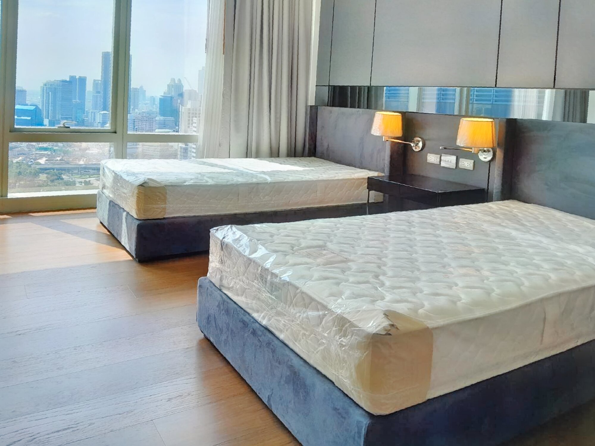 Luxury 2-bedroom 2-bathroom 173.52 sqm penthouse at 185 Rajadamri for rent. High floor, open views, concierge, pool, gym, and library.