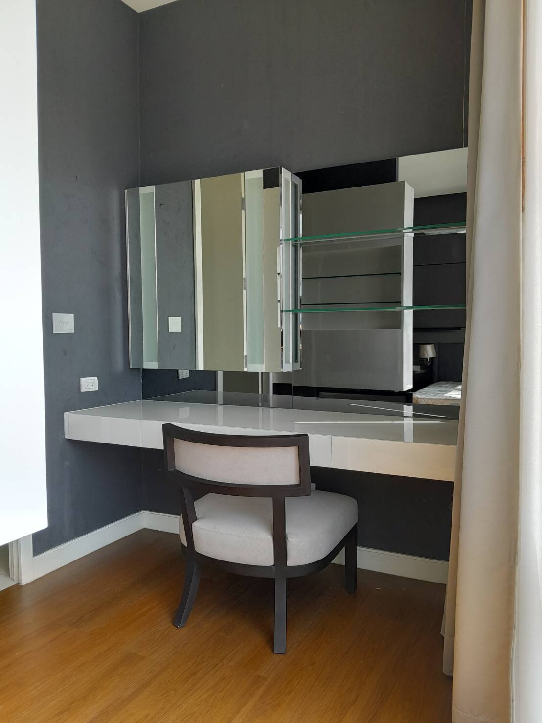 Luxury 2-bedroom 2-bathroom 173.52 sqm penthouse at 185 Rajadamri for rent. High floor, open views, concierge, pool, gym, and library.