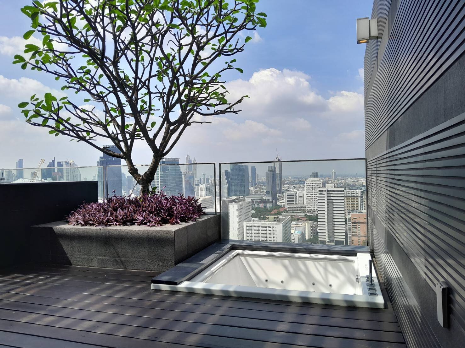 Luxury 2-bedroom 2-bathroom 173.52 sqm penthouse at 185 Rajadamri for rent. High floor, open views, concierge, pool, gym, and library.