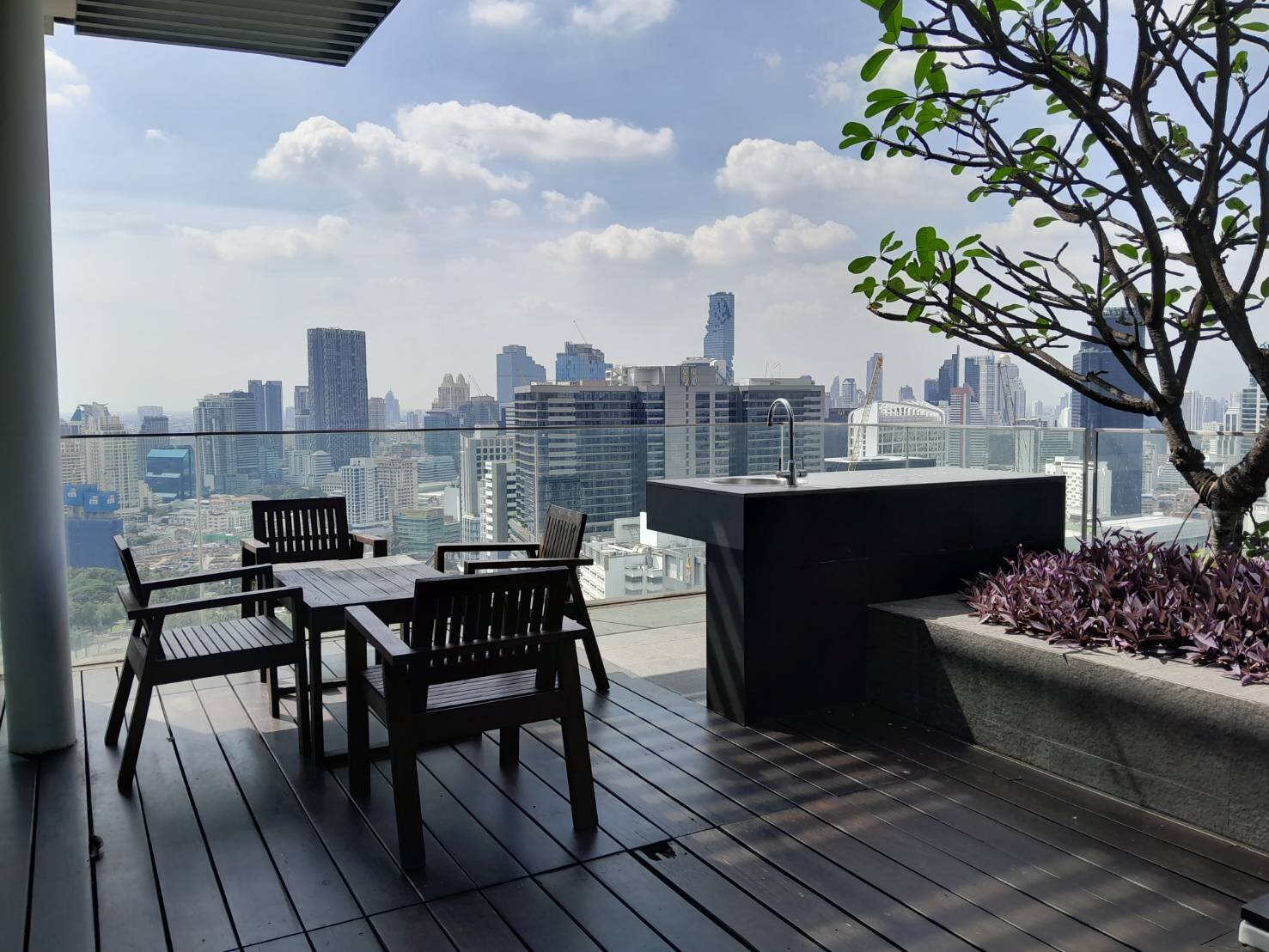 Luxury 2-bedroom 2-bathroom 173.52 sqm penthouse at 185 Rajadamri for rent. High floor, open views, concierge, pool, gym, and library.