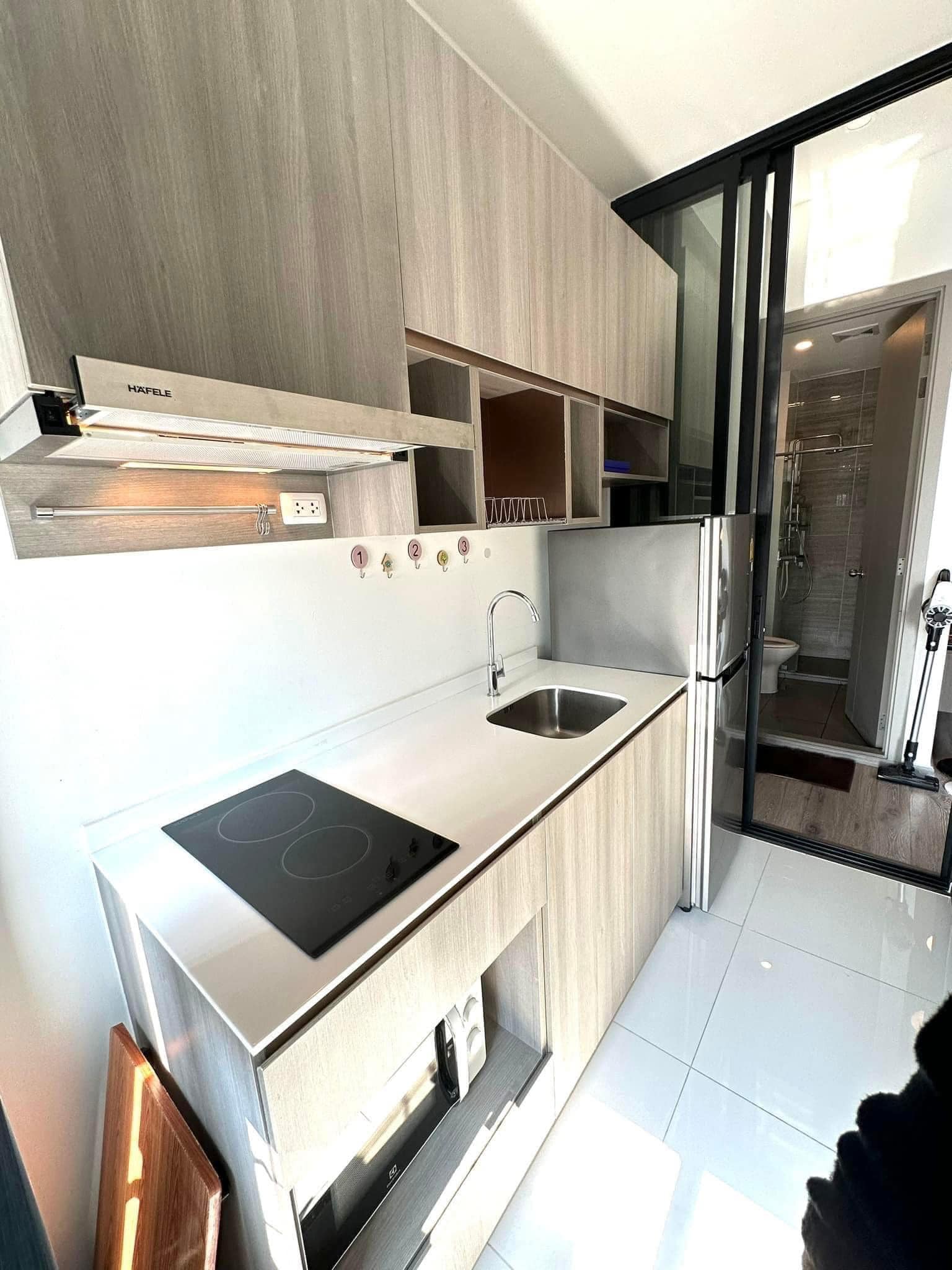 Modern 1-bedroom 1-bathroom 28 sqm condo at Knightsbridge Prime Onnut for rent or sale. High floor, fully furnished, near BTS Onnut, ready April 2025.