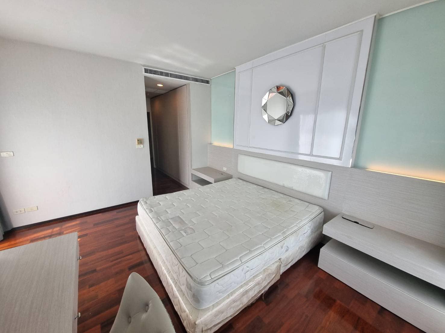 Explore this spacious 2-bed, 2-bath 115 sqm condo at Noble Ora, Thong Lo. Fully furnished, with amenities like a pool and gym. Rent for 55,000 Baht/Month.