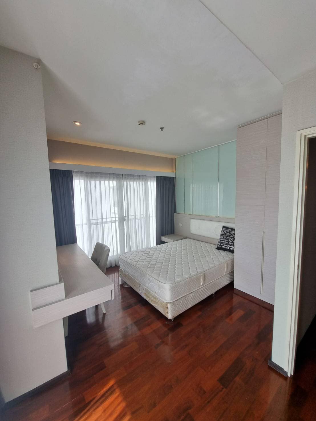 Explore this spacious 2-bed, 2-bath 115 sqm condo at Noble Ora, Thong Lo. Fully furnished, with amenities like a pool and gym. Rent for 55,000 Baht/Month.