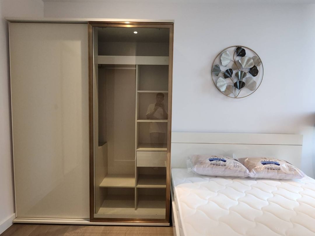 Luxurious 2-bed, 2-bath condo at Supalai Icon Sathorn, 93 sqm, pool view, fully furnished. Prime Sathorn location. Rent 100K THB. Contact us today!