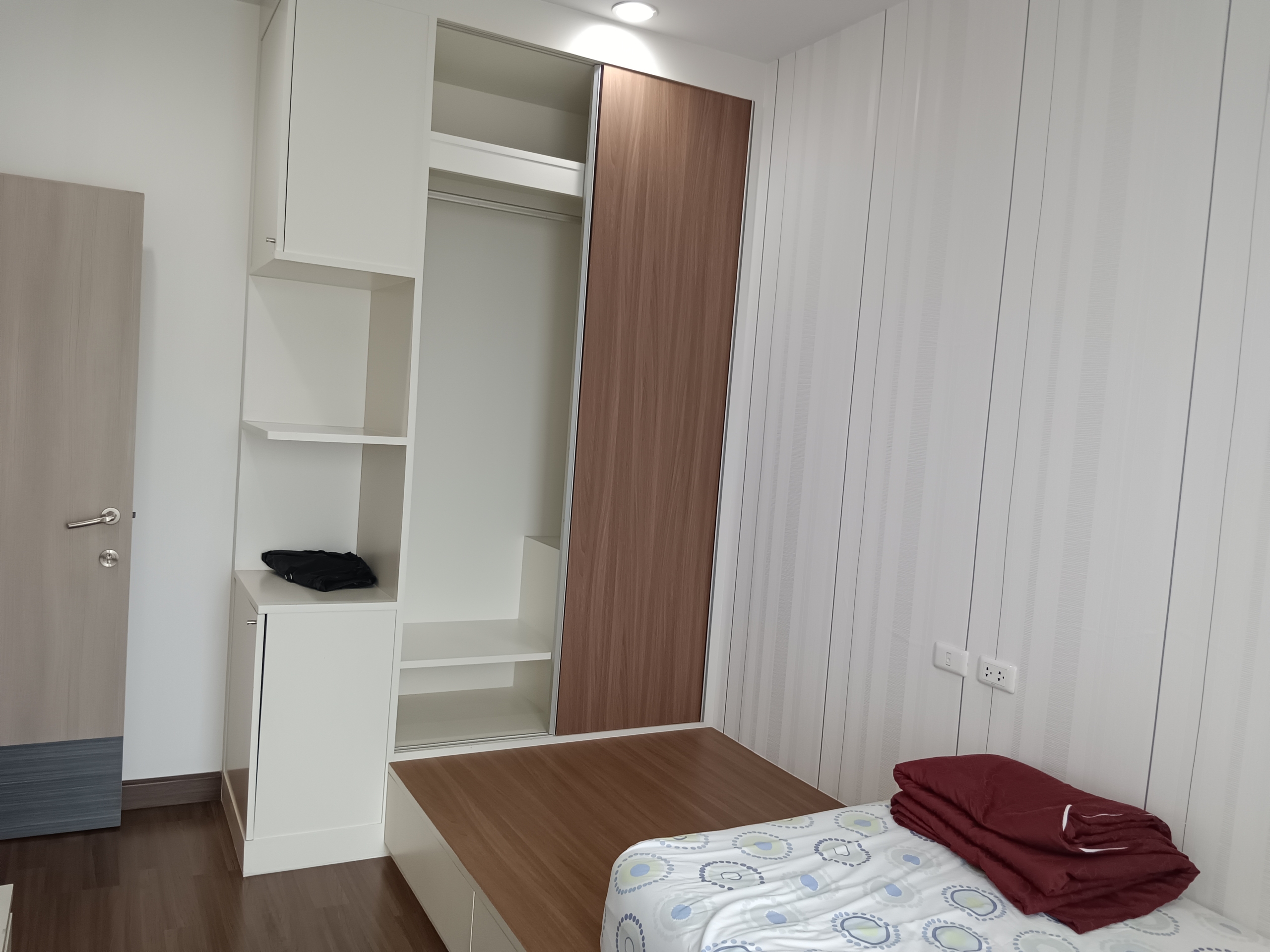 2-bed, 2-bath condo at Supalai Premier Place Asoke, 85 sqm, north-facing, fully furnished. Rent 38K THB. Prime Asoke location. Contact us today!