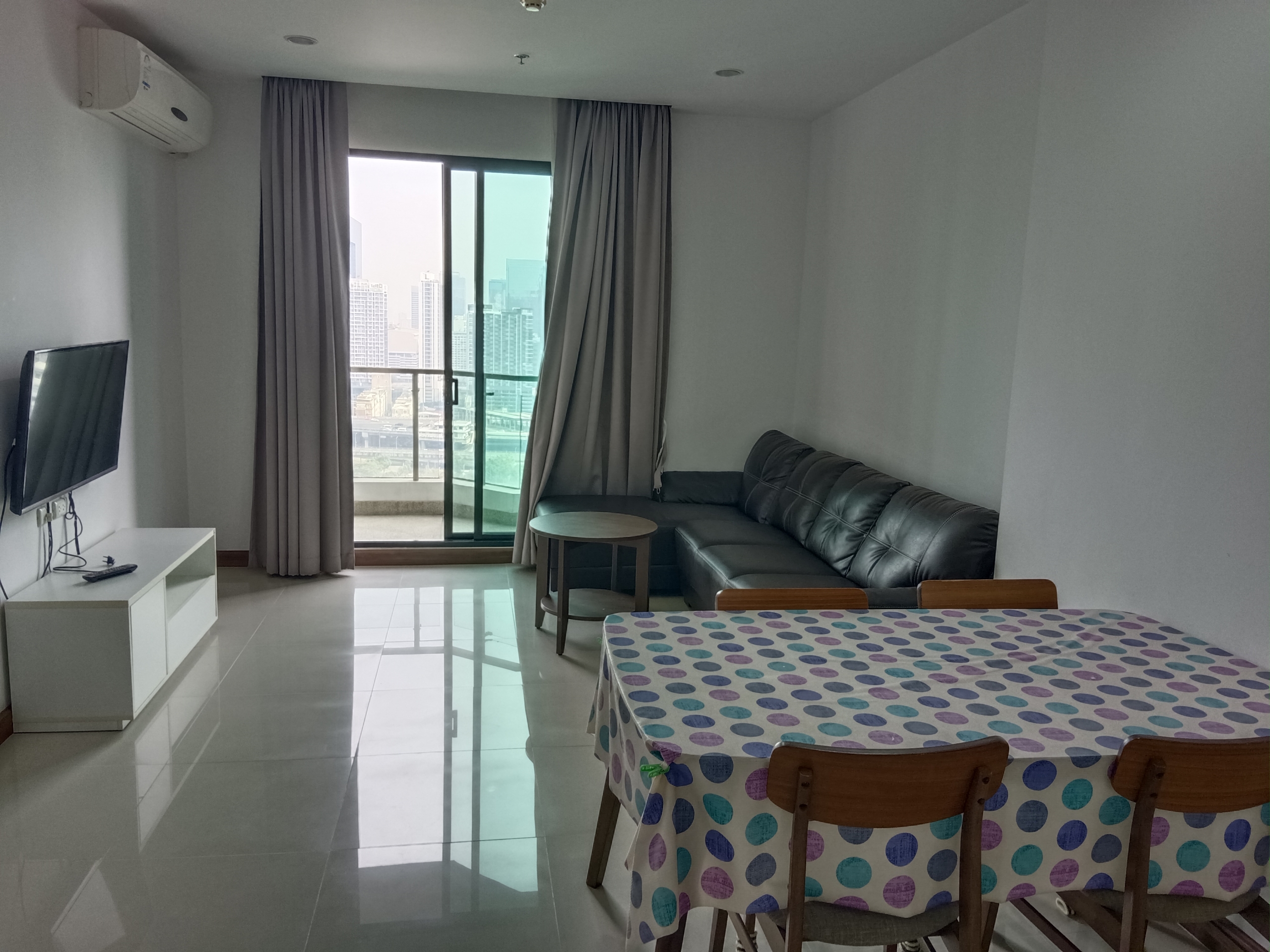 Spacious 2-bedroom 1-bathroom 65 sqm condo at Supalai Premier Place Asoke for rent at THB 30,000/month. Prime location near Asoke BTS & Petchaburi MRT.