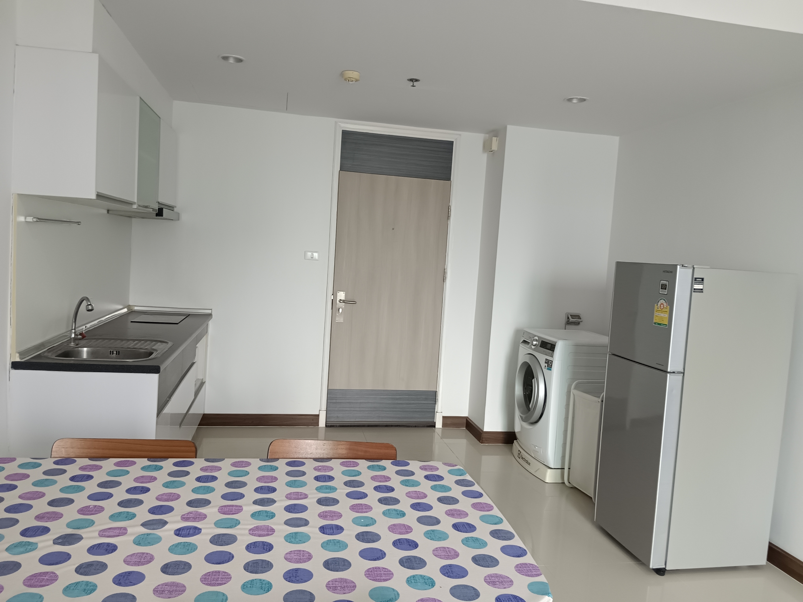 Spacious 2-bedroom 1-bathroom 65 sqm condo at Supalai Premier Place Asoke for rent at THB 30,000/month. Prime location near Asoke BTS & Petchaburi MRT.