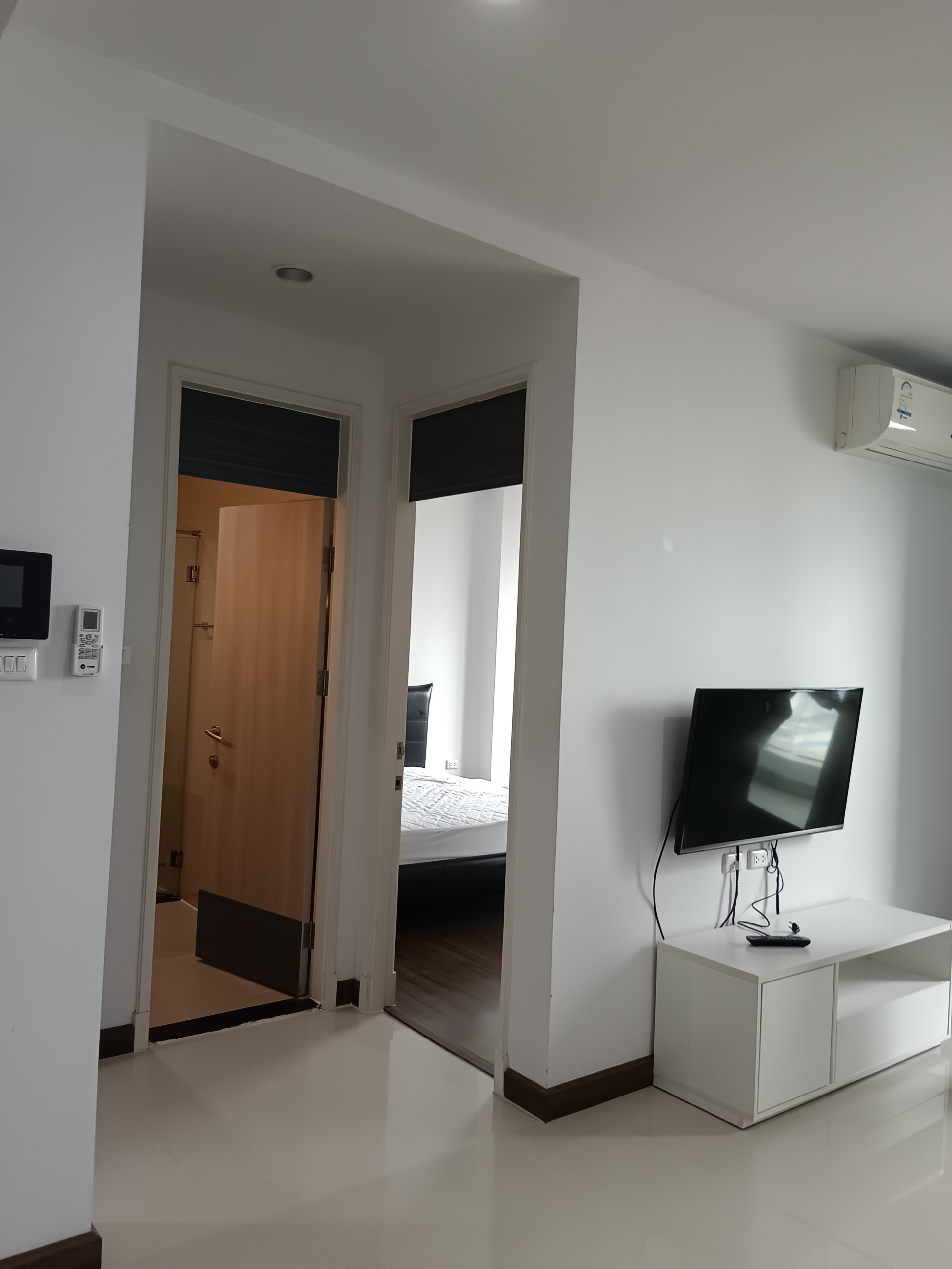 Spacious 2-bedroom 1-bathroom 65 sqm condo at Supalai Premier Place Asoke for rent at THB 30,000/month. Prime location near Asoke BTS & Petchaburi MRT.