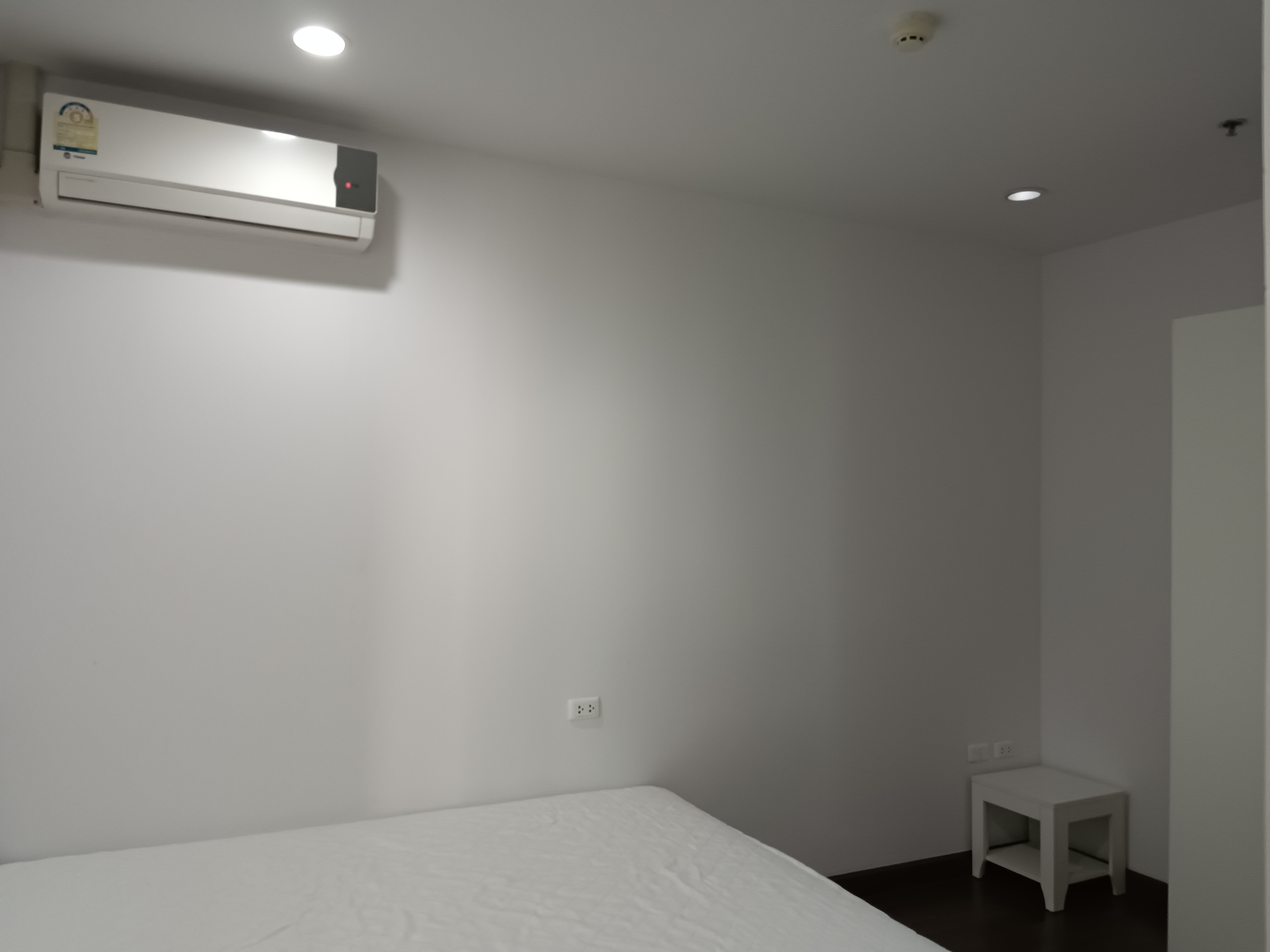 Spacious 2-bedroom 1-bathroom 65 sqm condo at Supalai Premier Place Asoke for rent at THB 30,000/month. Prime location near Asoke BTS & Petchaburi MRT.