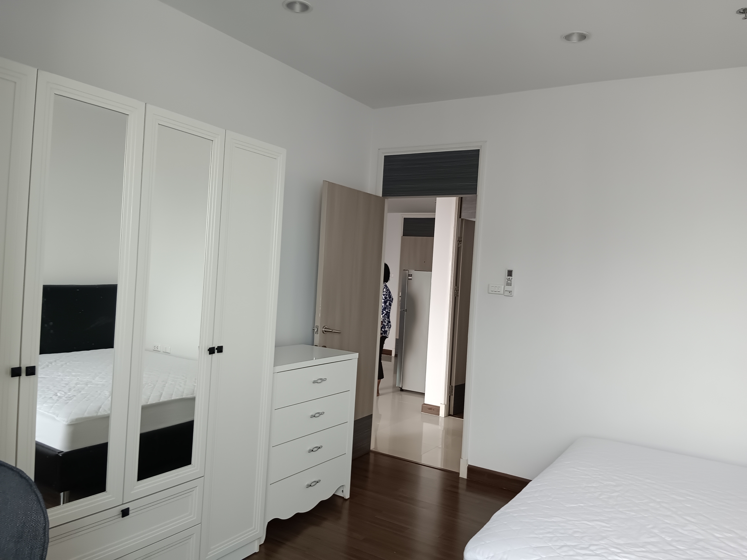 Spacious 2-bedroom 1-bathroom 65 sqm condo at Supalai Premier Place Asoke for rent at THB 30,000/month. Prime location near Asoke BTS & Petchaburi MRT.
