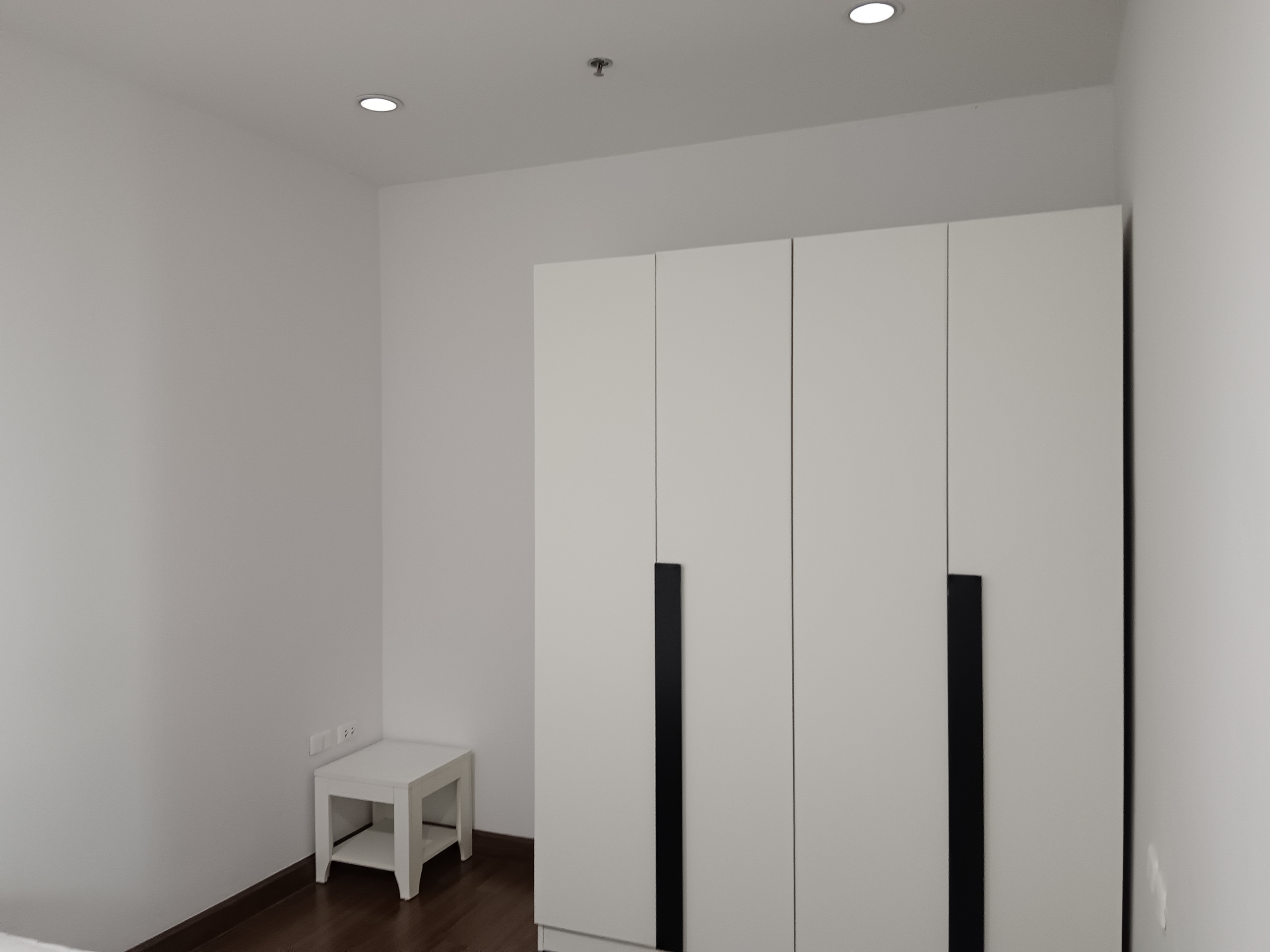 Spacious 2-bedroom 1-bathroom 65 sqm condo at Supalai Premier Place Asoke for rent at THB 30,000/month. Prime location near Asoke BTS & Petchaburi MRT.