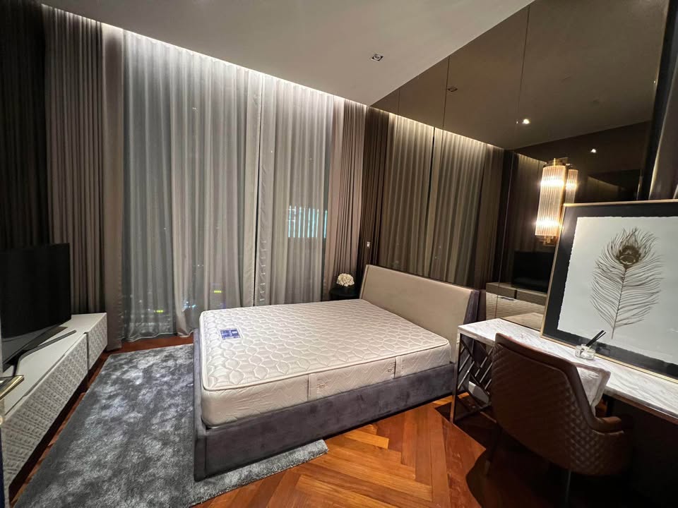 Luxury 3-bed 4-bath 297 sqm condo at MARQUE Sukhumvit with private pool, maid's room, and 4 parking spaces for rent at 700,000 THB monthly near Phrom Phong BTS.
