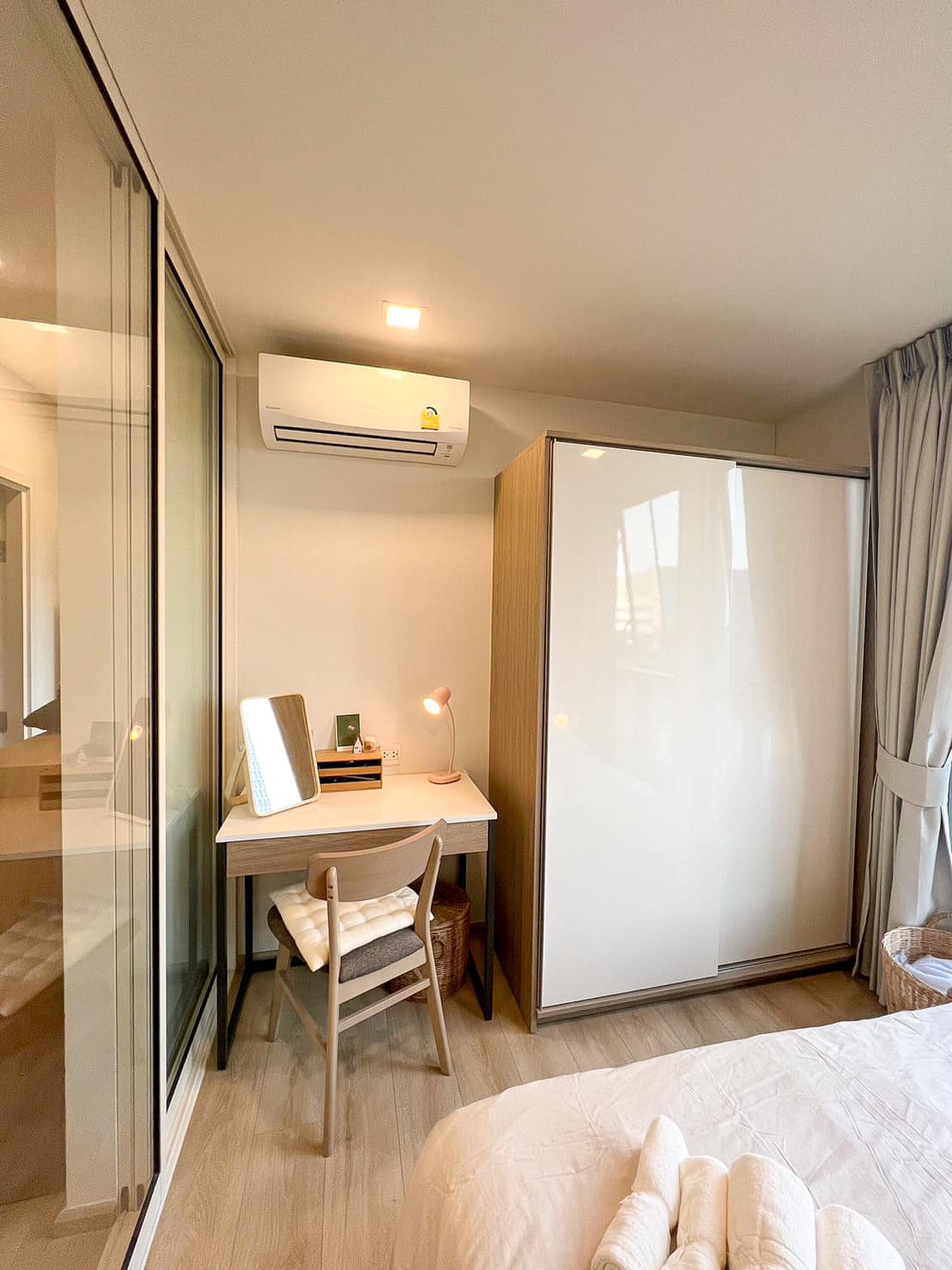 Modern 1-bedroom condo at Chambers On Nut Station. 27 sqm, 5th floor, near BTS On Nut. Sold with tenant, rental 16,000 THB/month. Price: 3.5M THB.