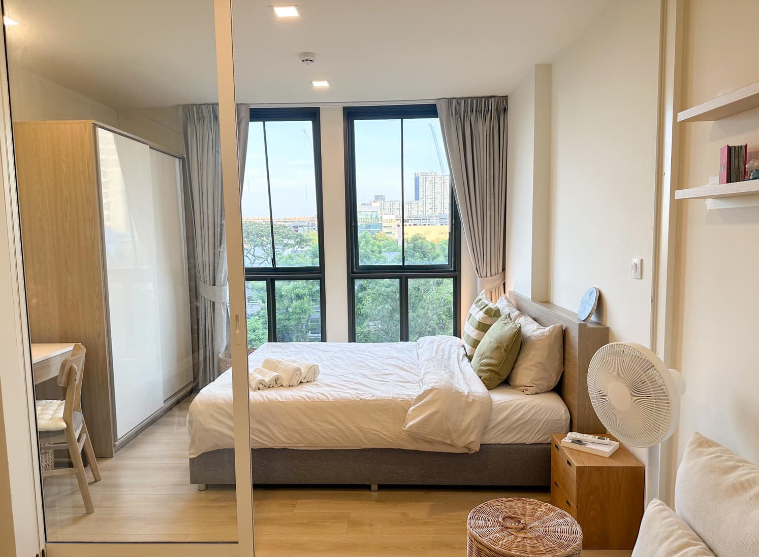 Modern 1-bedroom condo at Chambers On Nut Station. 27 sqm, 5th floor, near BTS On Nut. Sold with tenant, rental 16,000 THB/month. Price: 3.5M THB.