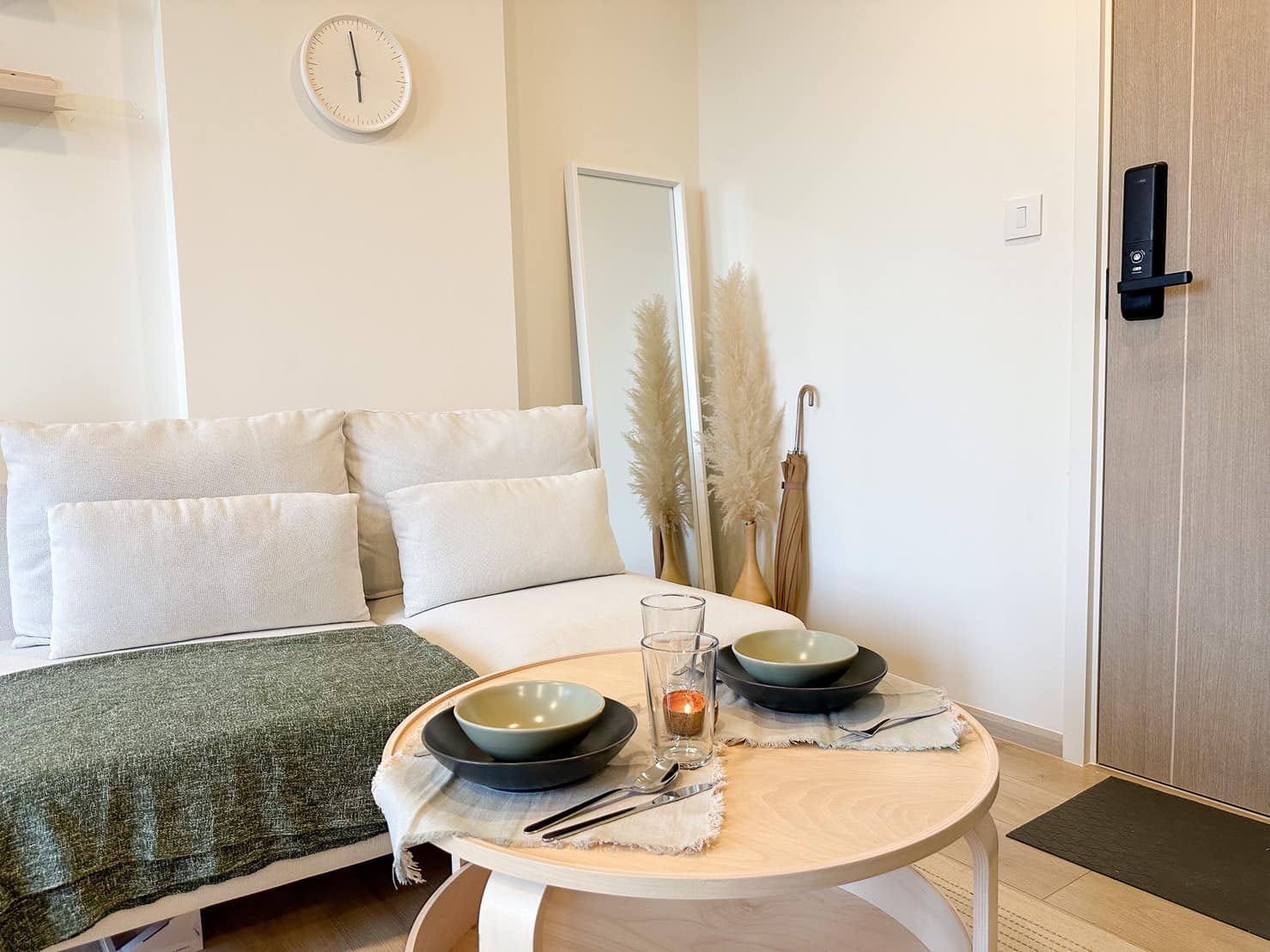 Modern 1-bedroom condo at Chambers On Nut Station. 27 sqm, 5th floor, near BTS On Nut. Sold with tenant, rental 16,000 THB/month. Price: 3.5M THB.