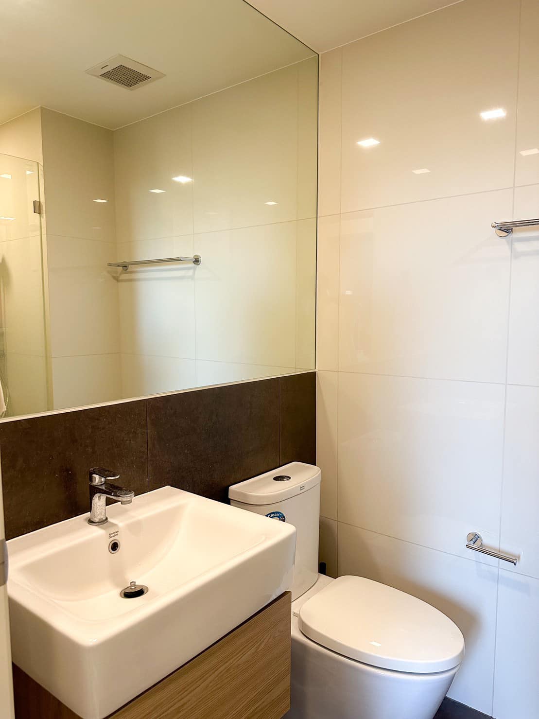 Modern 1-bedroom condo at Chambers On Nut Station. 27 sqm, 5th floor, near BTS On Nut. Sold with tenant, rental 16,000 THB/month. Price: 3.5M THB.