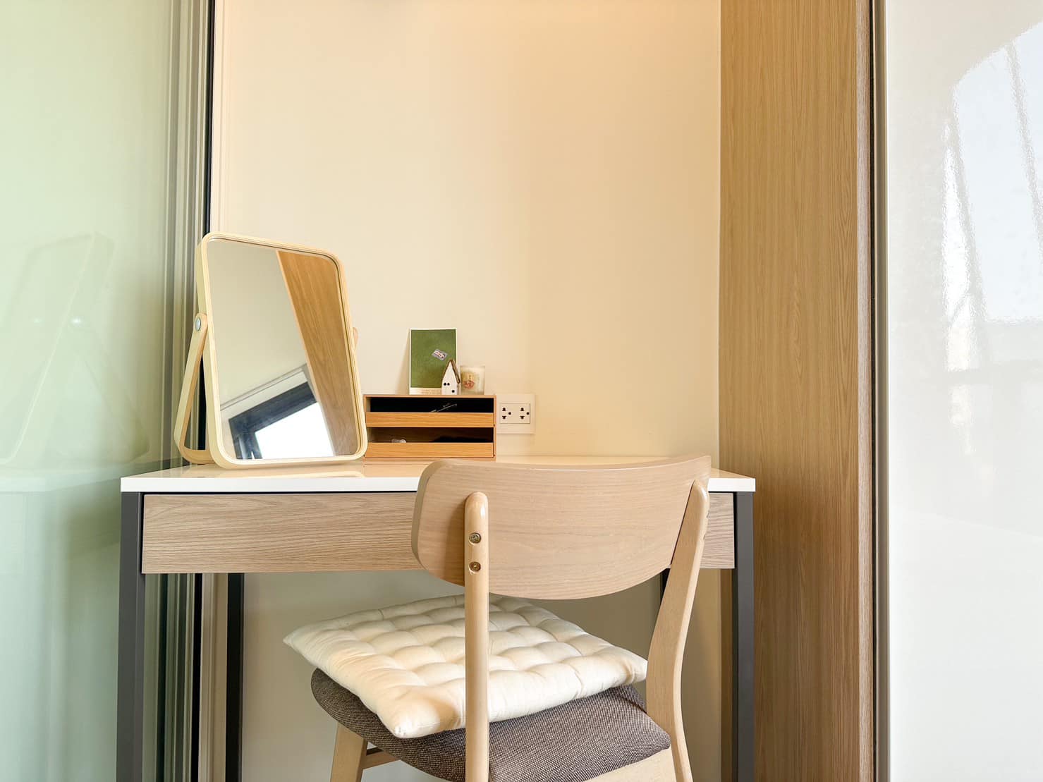 Modern 1-bedroom condo at Chambers On Nut Station. 27 sqm, 5th floor, near BTS On Nut. Sold with tenant, rental 16,000 THB/month. Price: 3.5M THB.