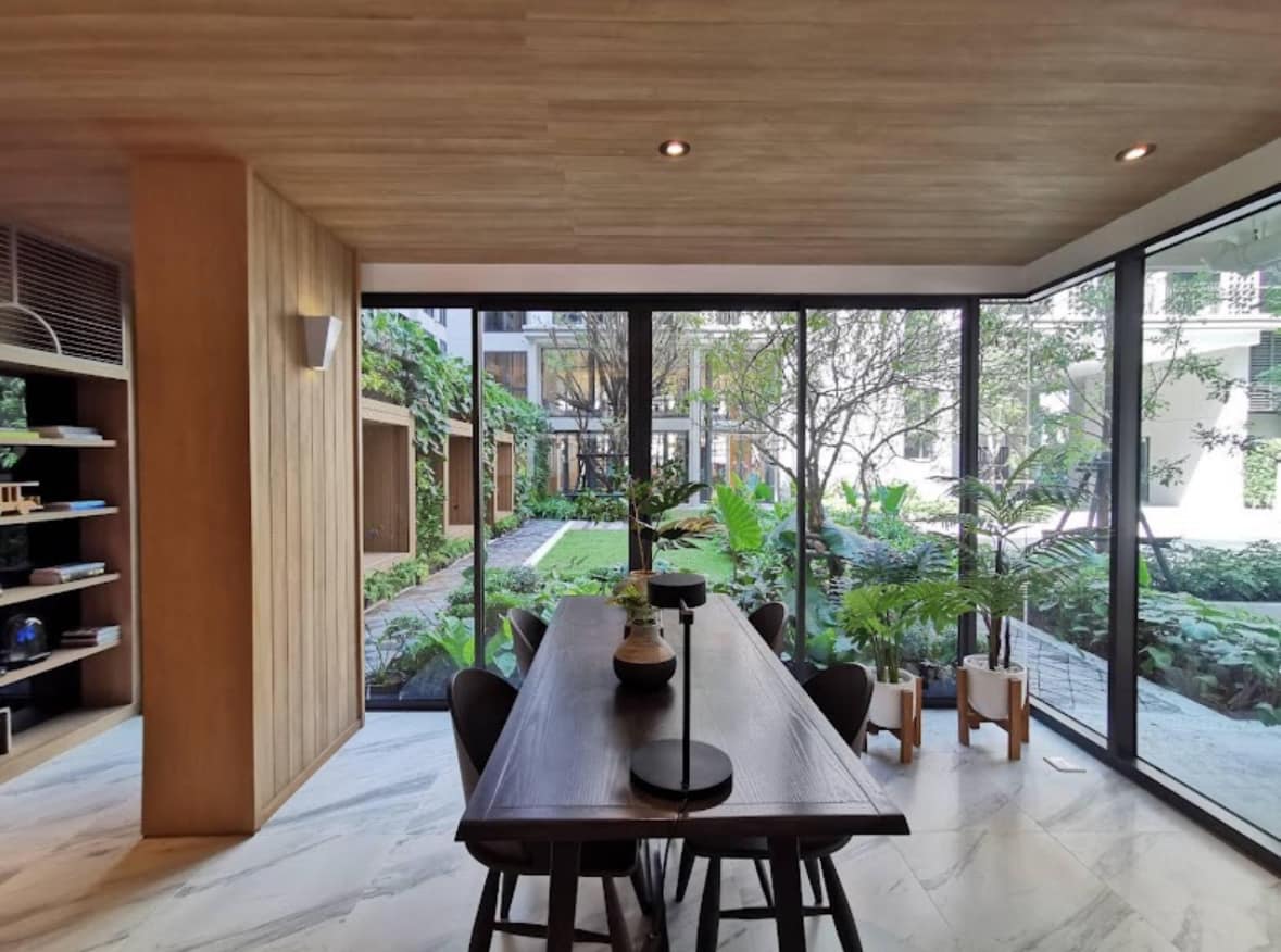 Modern 1-bedroom condo at Chambers On Nut Station. 27 sqm, 5th floor, near BTS On Nut. Sold with tenant, rental 16,000 THB/month. Price: 3.5M THB.
