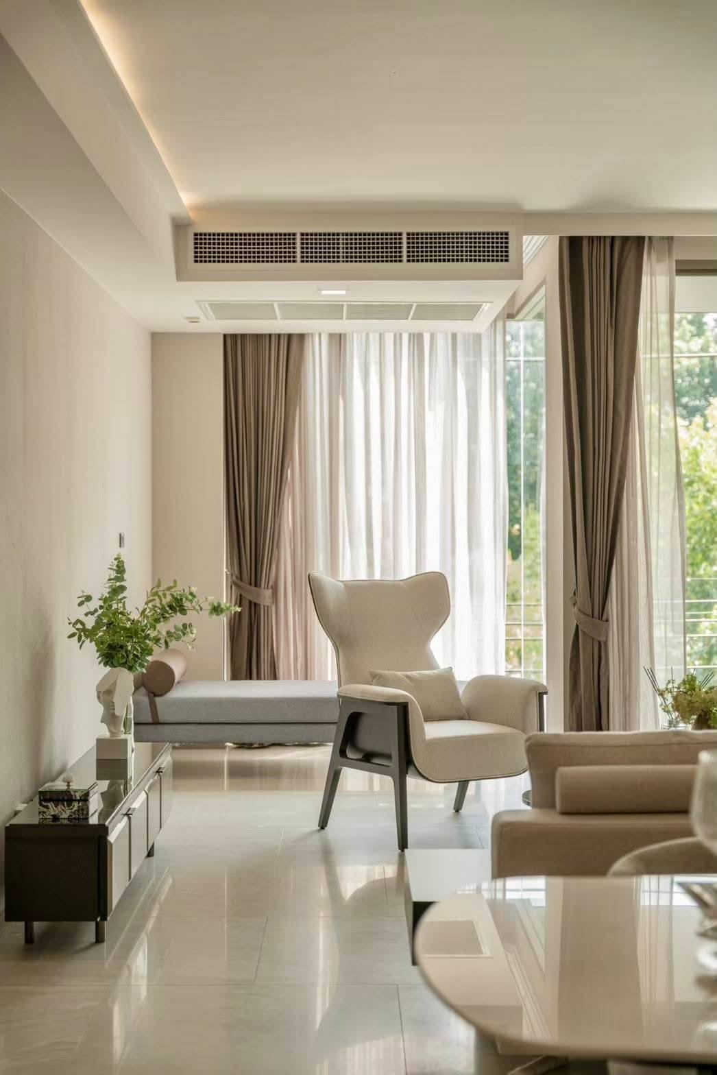 Modern 3-bedroom condo at FYNN Sukhumvit 31. 114 sqm, fully furnished, 4th floor. Near BTS Phrom Phong & The EM District. Rent 105,000 THB/month.