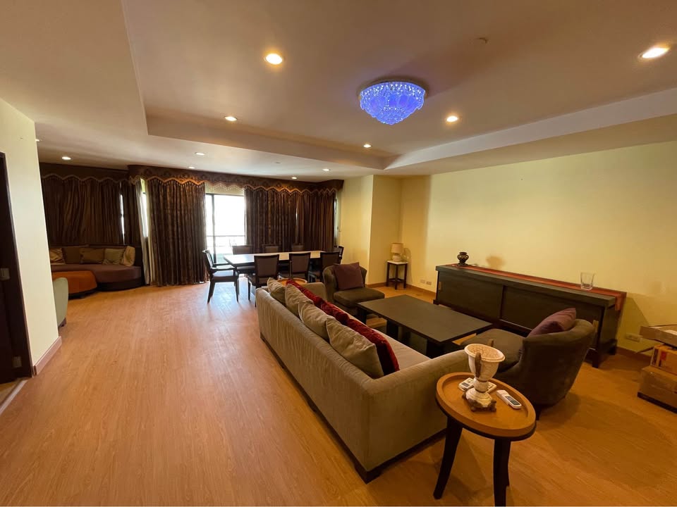 Spacious 3-bedroom condo at Sathorn Gardens. 230 sqm, high floor, near BTS Chong Nonsi. Rent 85,000 THB/month. Fully furnished with luxury facilities.