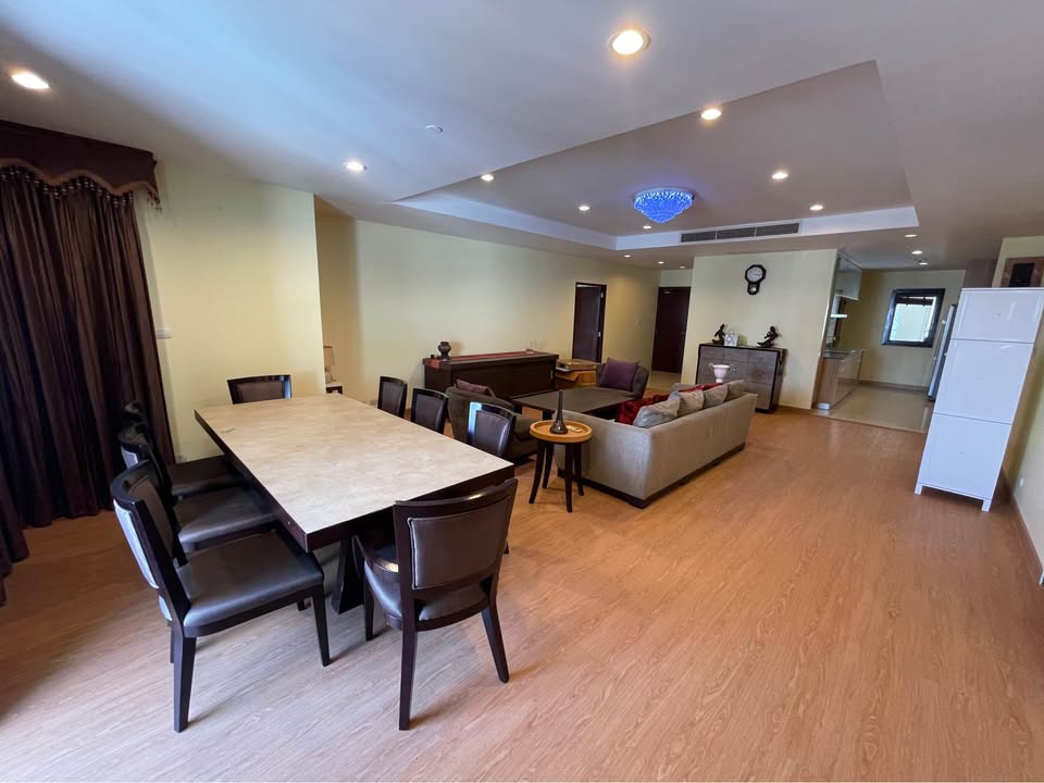Spacious 3-bedroom condo at Sathorn Gardens. 230 sqm, high floor, near BTS Chong Nonsi. Rent 85,000 THB/month. Fully furnished with luxury facilities.