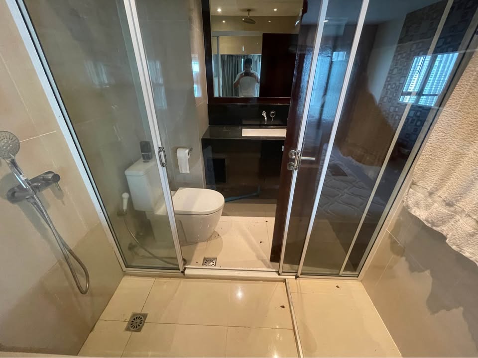 Spacious 3-bedroom condo at Sathorn Gardens. 230 sqm, high floor, near BTS Chong Nonsi. Rent 85,000 THB/month. Fully furnished with luxury facilities.