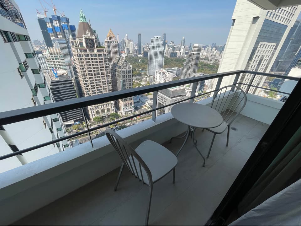 Spacious 3-bedroom condo at Sathorn Gardens. 230 sqm, high floor, near BTS Chong Nonsi. Rent 85,000 THB/month. Fully furnished with luxury facilities.