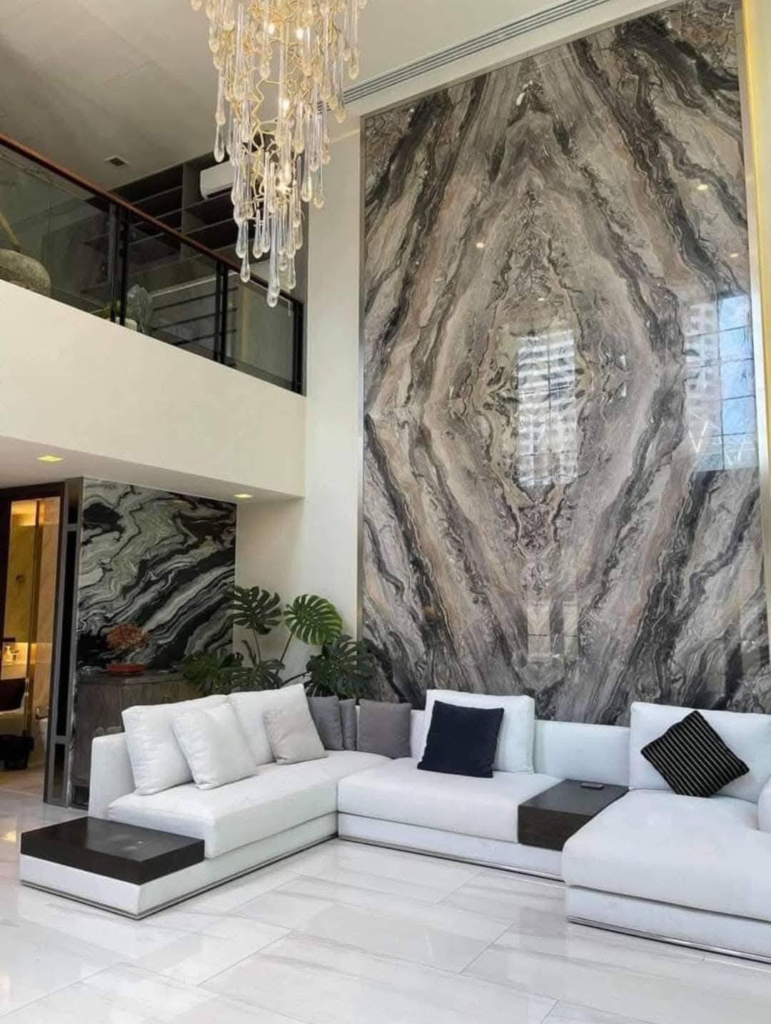 Luxury 4-bedroom townhome at Quarter 31, 425 sqm, pet-friendly with private lift and 4 parking spots. Rent 280,000 THB/month near BTS Phrom Phong.