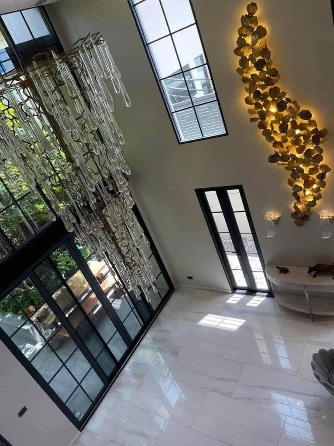 Luxury 4-bedroom townhome at Quarter 31, 425 sqm, pet-friendly with private lift and 4 parking spots. Rent 280,000 THB/month near BTS Phrom Phong.