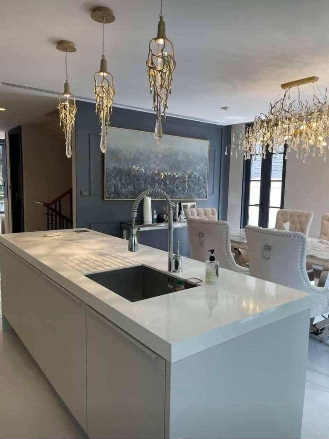 Luxury 4-bedroom townhome at Quarter 31, 425 sqm, pet-friendly with private lift and 4 parking spots. Rent 280,000 THB/month near BTS Phrom Phong.
