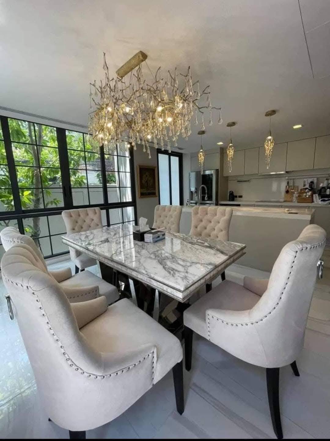 Luxury 4-bedroom townhome at Quarter 31, 425 sqm, pet-friendly with private lift and 4 parking spots. Rent 280,000 THB/month near BTS Phrom Phong.