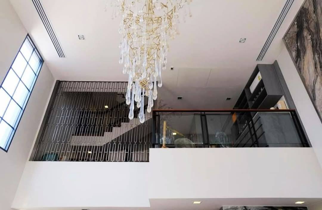Luxury 4-bedroom townhome at Quarter 31, 425 sqm, pet-friendly with private lift and 4 parking spots. Rent 280,000 THB/month near BTS Phrom Phong.