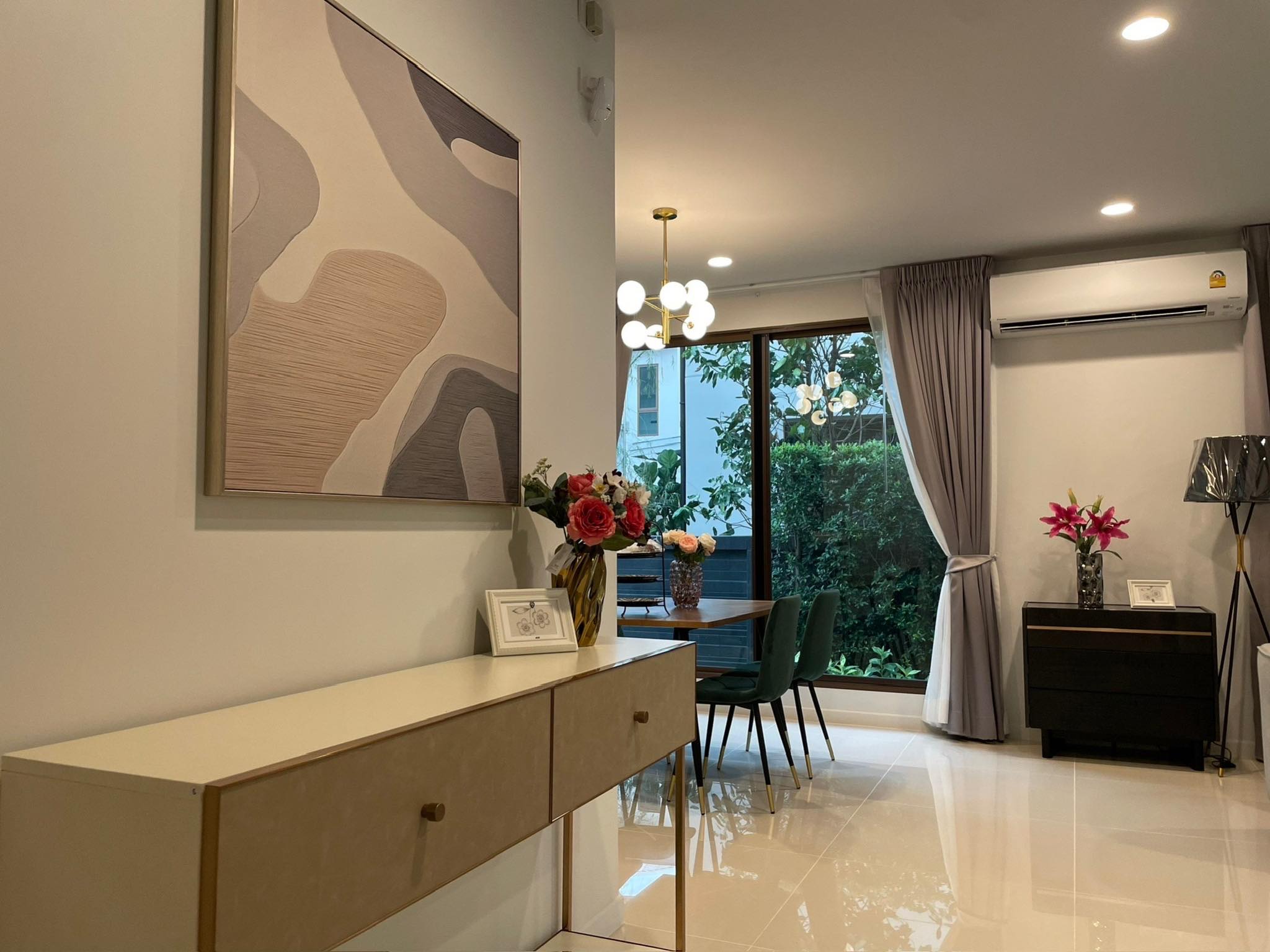 4-bedroom house at Burasiri Krungthep Kreetha, 56 sq.w, fully furnished near Brighton International School. Rent 130,000 THB/month.
