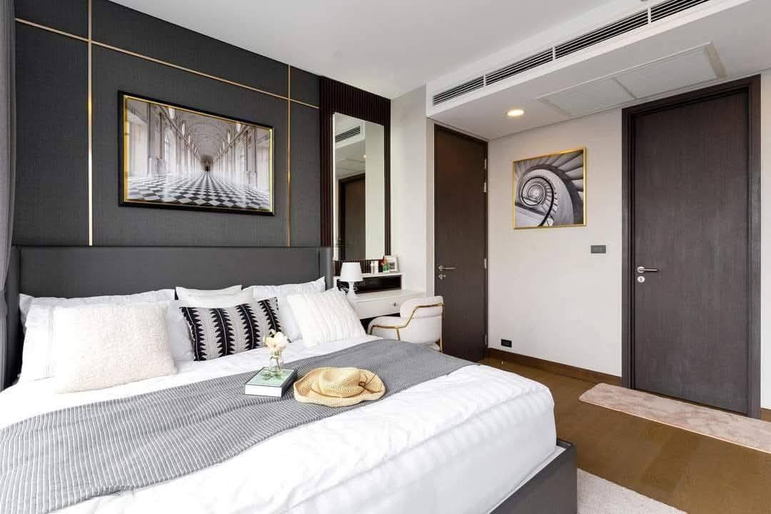 2-Bedrooms 2-Bathrooms 75 sqm Condo at Siamese Exclusive Queens for Rent 80,000 THB/Month. Fully furnished luxury unit near MRT Queen Sirikit Station.