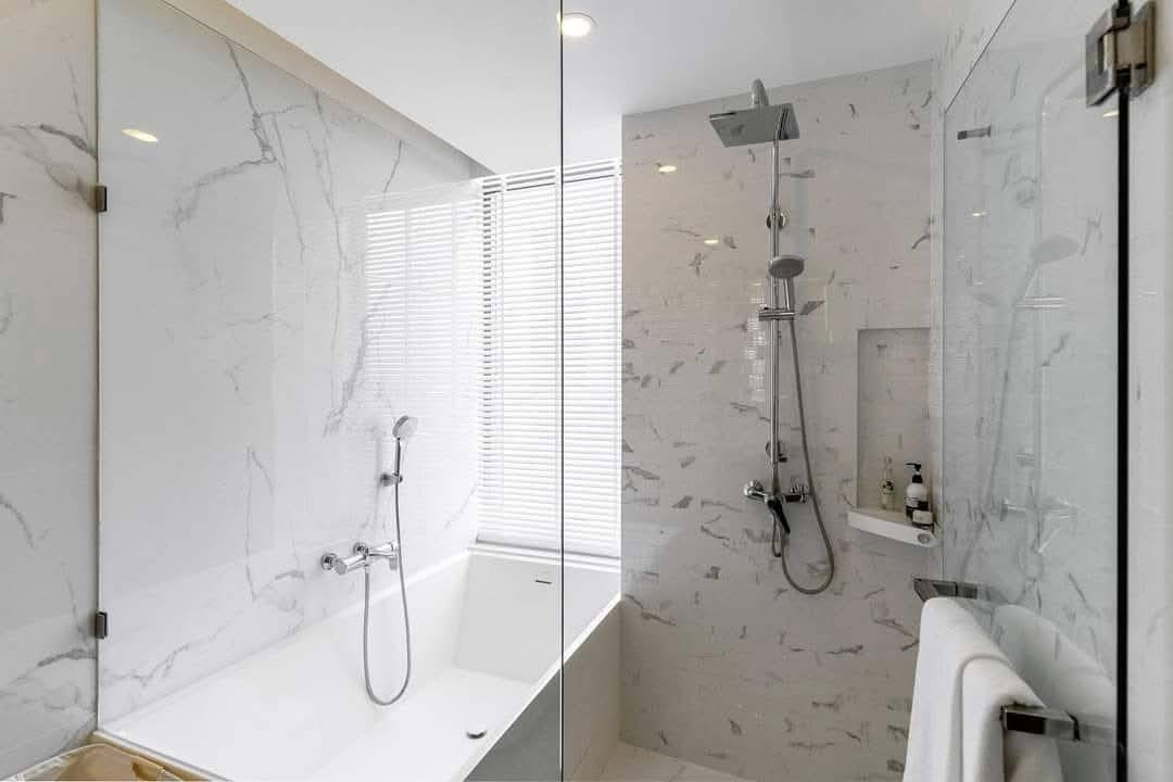 2-Bedrooms 2-Bathrooms 75 sqm Condo at Siamese Exclusive Queens for Rent 80,000 THB/Month. Fully furnished luxury unit near MRT Queen Sirikit Station.