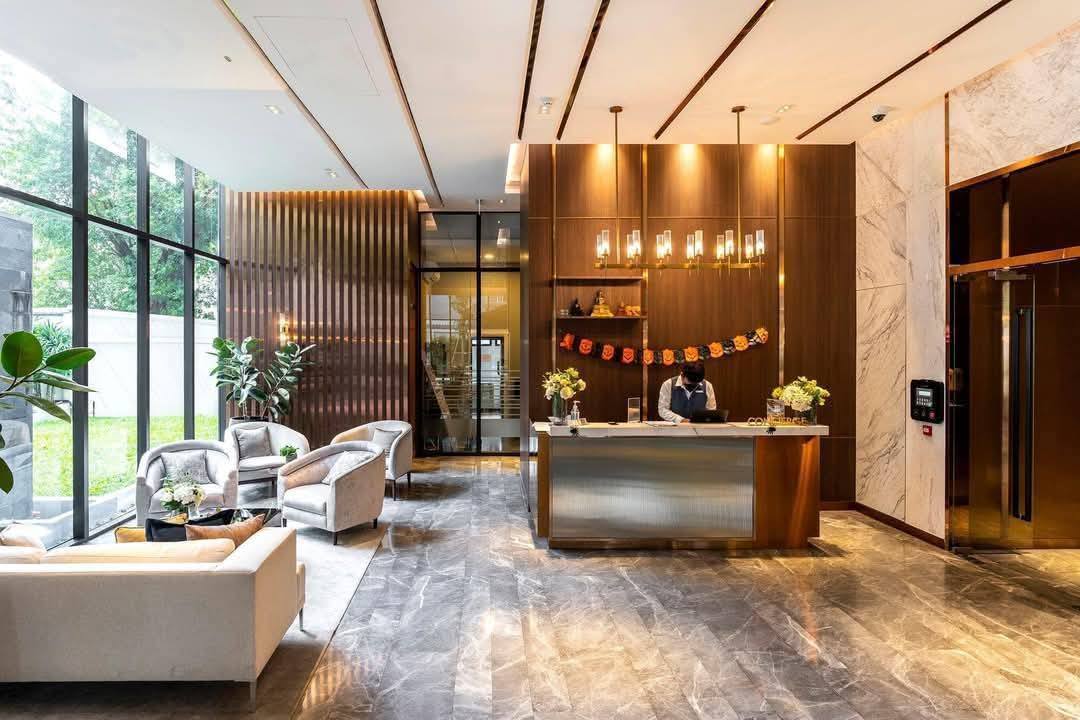 2-Bedrooms 2-Bathrooms 75 sqm Condo at Siamese Exclusive Queens for Rent 80,000 THB/Month. Fully furnished luxury unit near MRT Queen Sirikit Station.