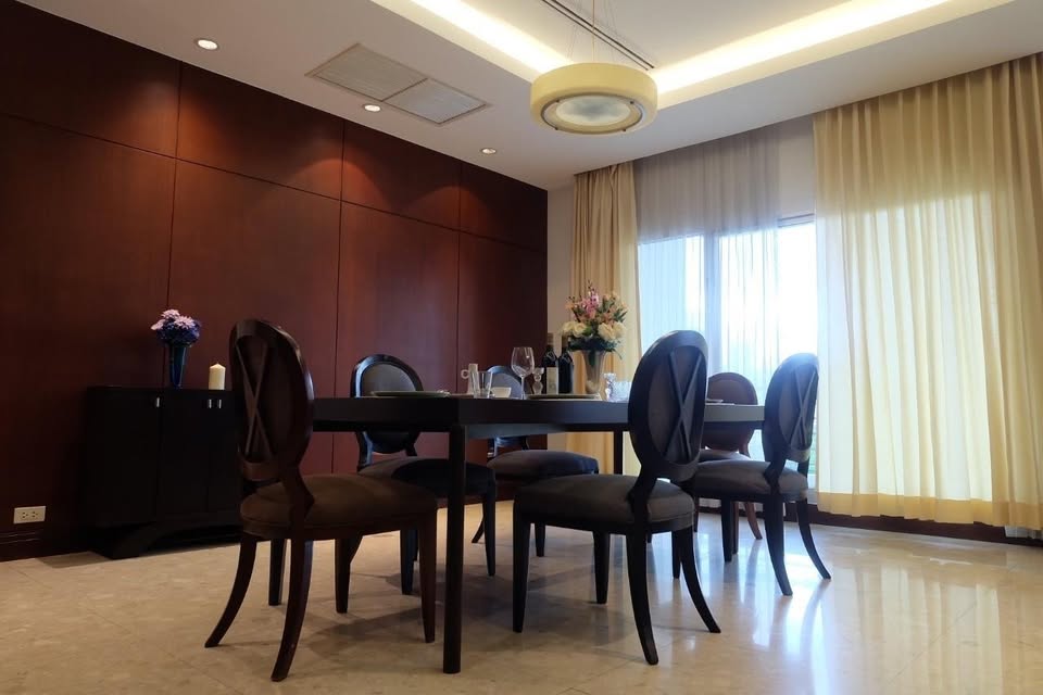 3-Bedrooms 4-Bathrooms 220 sqm Condo at Royal Residence Park for Rent 150,000 THB/Month. Luxury residence with U.S. Embassy view near Lumphini Park.