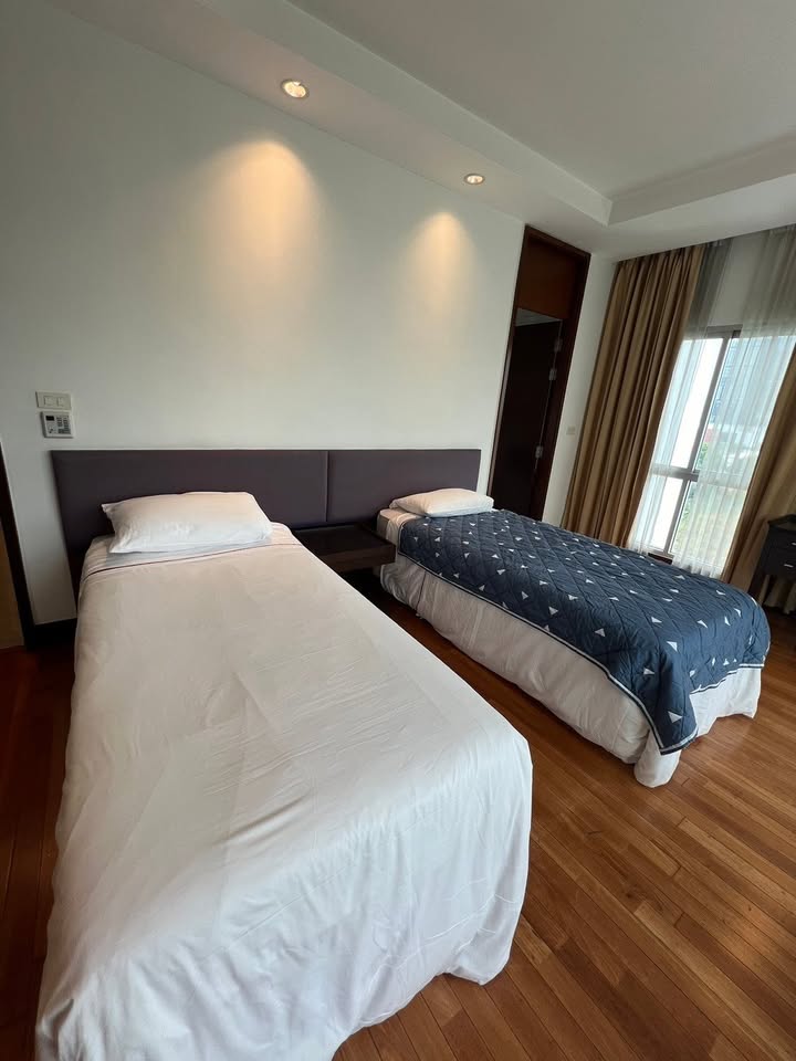 3-Bedrooms 4-Bathrooms 220 sqm Condo at Royal Residence Park for Rent 150,000 THB/Month. Luxury residence with U.S. Embassy view near Lumphini Park.