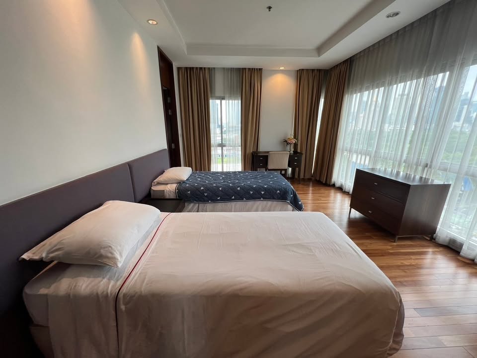 3-Bedrooms 4-Bathrooms 220 sqm Condo at Royal Residence Park for Rent 150,000 THB/Month. Luxury residence with U.S. Embassy view near Lumphini Park.