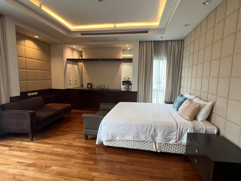 3-Bedrooms 4-Bathrooms 220 sqm Condo at Royal Residence Park for Rent 150,000 THB/Month. Luxury residence with U.S. Embassy view near Lumphini Park.