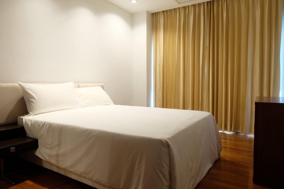 3-Bedrooms 4-Bathrooms 220 sqm Condo at Royal Residence Park for Rent 150,000 THB/Month. Luxury residence with U.S. Embassy view near Lumphini Park.